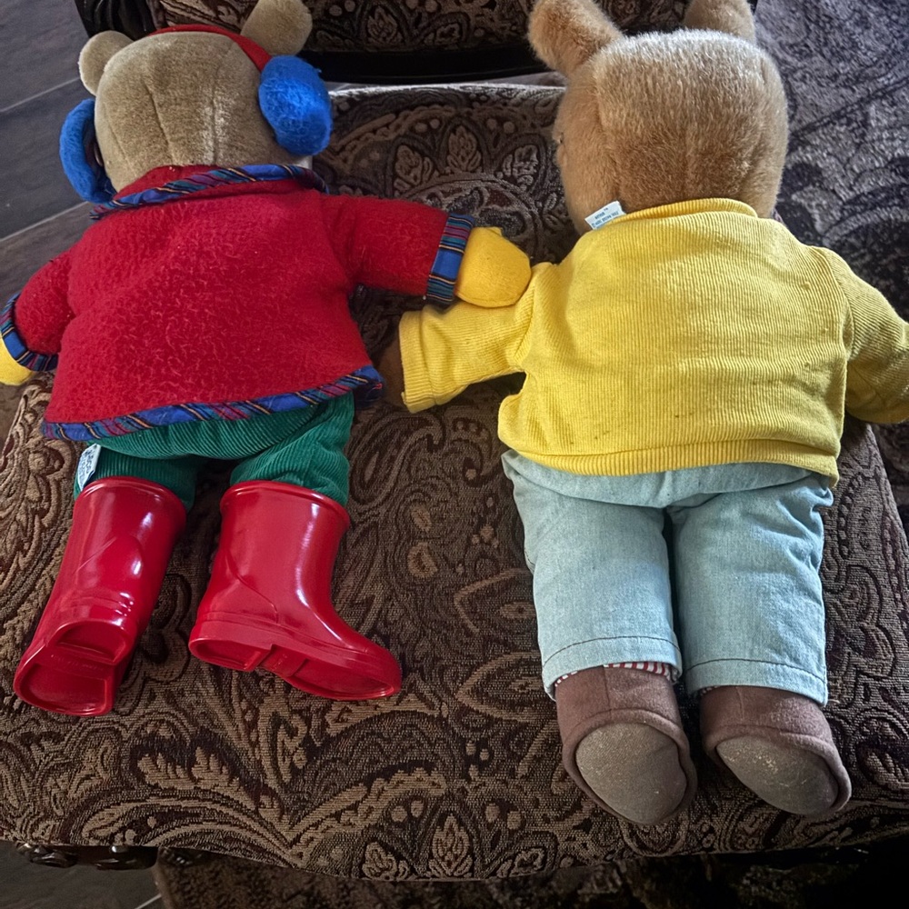 Vintage Arthur Plush Dolls - Brown Plush with Yellow Sweater & Red Jacket - Picture 4 of 6